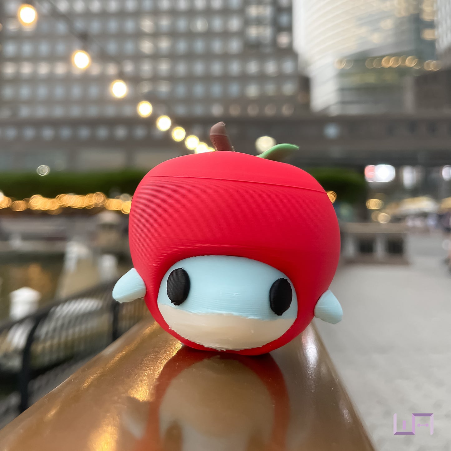 NYC: Dolphin Apple