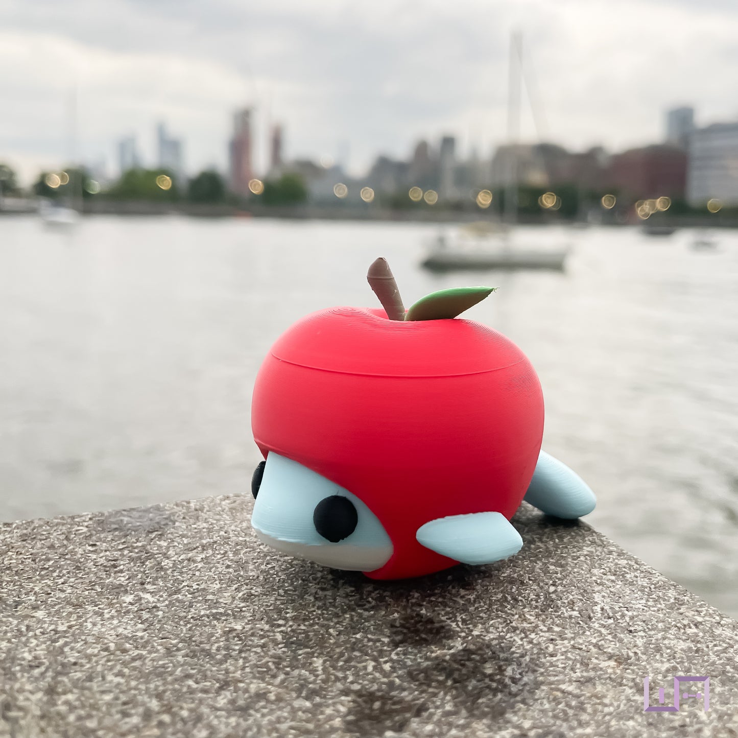 NYC: Dolphin Apple